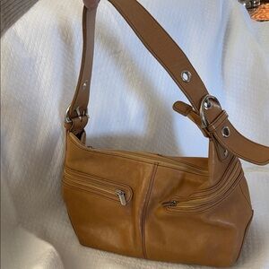 Danier Leather Vintage Tan Shoulder Bag 14x8x6” Excellent condition